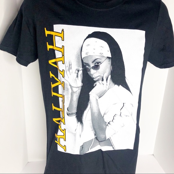 Aaliyah Black & White Tee Shirt - Picture 3 of 5